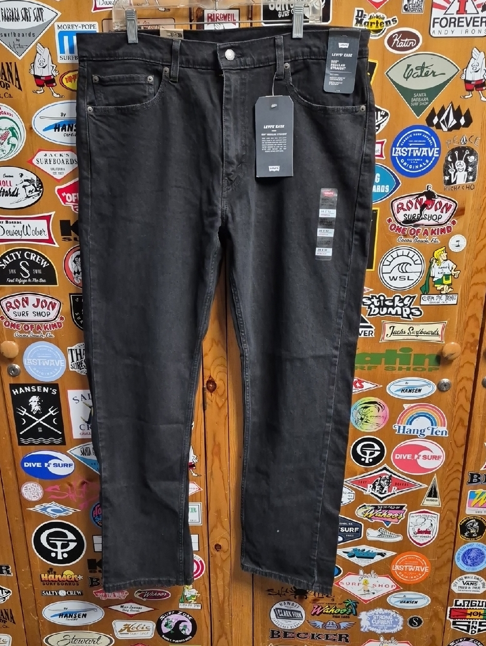 Levi's Ease 505 Regular Straight Jeans in Black 38x32
